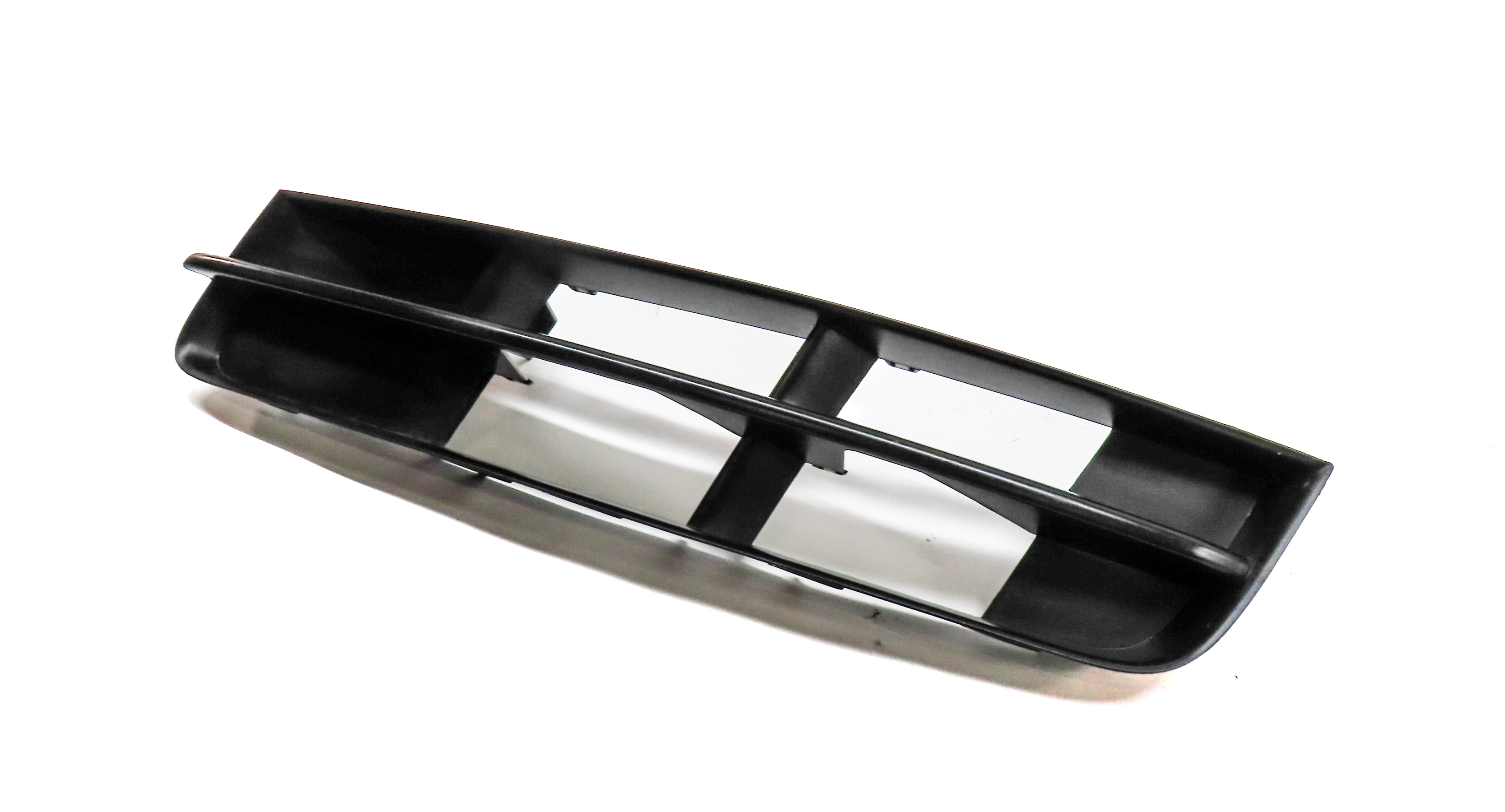 2011 AUDI Q7 (4L) FRONT LEFT DRIVER LOWER BUMPER AIR VENT GRILLE END — exact item pictured